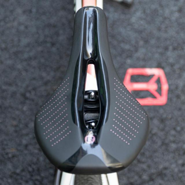 自転車 サドル 交換 スポーツサドル 幅広 ラウンド形状 骨盤安定