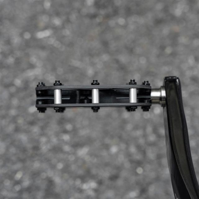 自転車 ペダル フラットペダル 軽量 トリプルベアリング 幅広 カーボン T700 約253g 防水 防錆 防塵 高耐久 スパイク付 滑りにくい グリップ クロスバイク マウンテンバイク MTB 通気通学 街乗り かっこいい おしゃれ ロックブロス ROCKBROS_13