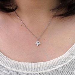 フラワー☆0.34ct キラキラ ネックレス ペンダント 天然ダイヤモンド 