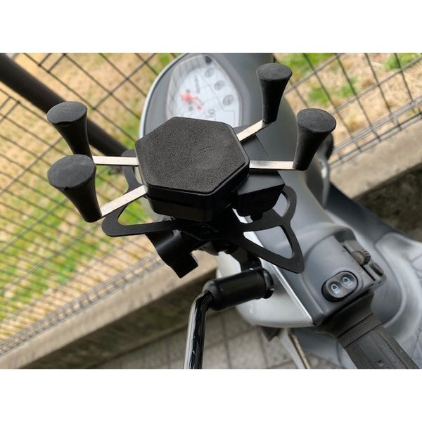 スマホホルダー バイク 充電 Usb電源付き 固定力抜群 スイッチ付き 自転車 ハンドル取り付け 4 6 5インチ携帯に対応 付属のゴムで強力にの通販はau Pay マーケット 株式会社ｔｋサービス