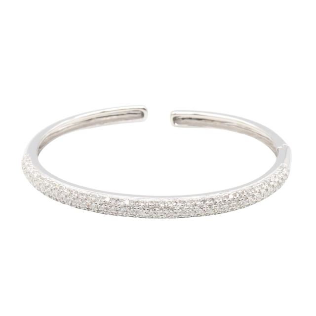 K18ホワイトゴールド ダイヤ入りバングル