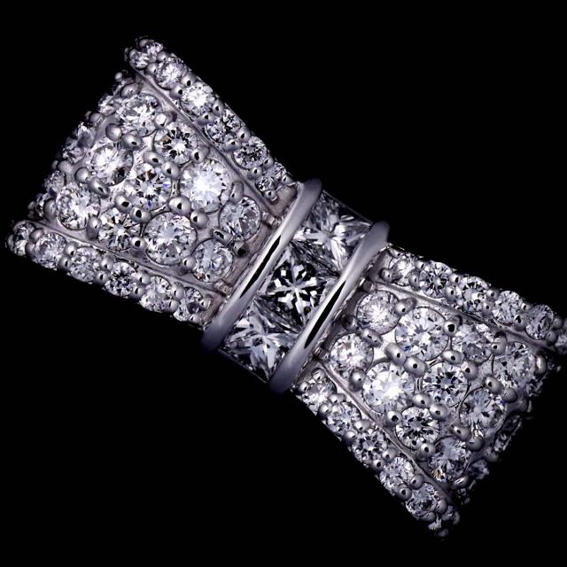 ポンテヴェキオ　リボンモチーフ パヴェダイヤモンド ポンテヴェキオ リボンモチーフ パヴェダイヤモンド