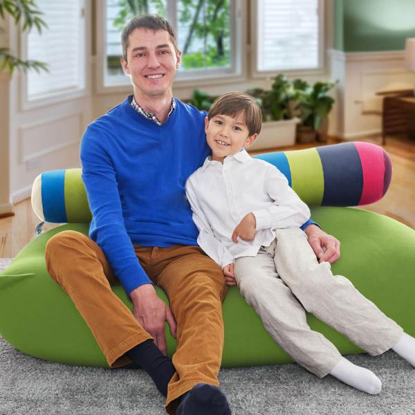 抱きしめやすいサイズの抱き枕「Yogibo Caterpillar Roll Short