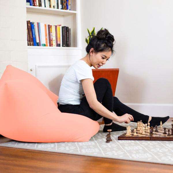小さめのお部屋でも使えるコンパクトなソファ「Yogibo Mini