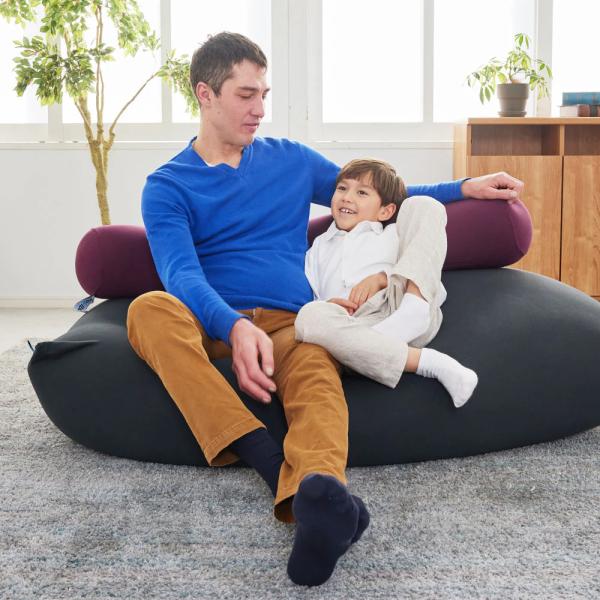 抱きしめやすいサイズの抱き枕「Yogibo Roll Midi（ヨギボーロール