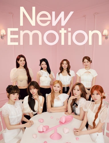NiziU New Emotion CD+Blu-ray Disc+トレーディングカード初回A ver.+フォトカード+歌詞ブックレット 初回生産限定盤A 新品未開封