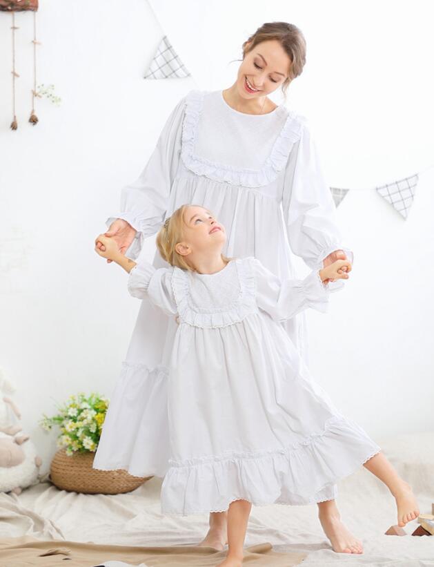 パジャマ コットン 親子ペア 女児ママワンピースパジャマ レディース子供可愛いルームウエア ゆったり長袖お姫系ネグリジェ 二点送料無料の通販はau Pay マーケット 岩見洋服店