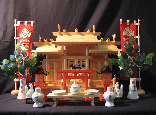 神棚 稲荷 屋根違い三社 白川 小お稲荷さん神棚セットの通販はau Pay マーケット 神棚の里