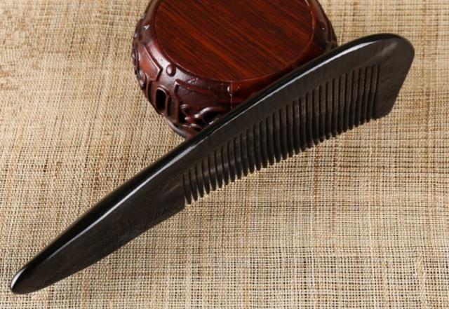 牛角の櫛 爪櫛 くし 美容グッズ 牛の角 プレゼント の通販はau Pay マーケット 多幸屋商店