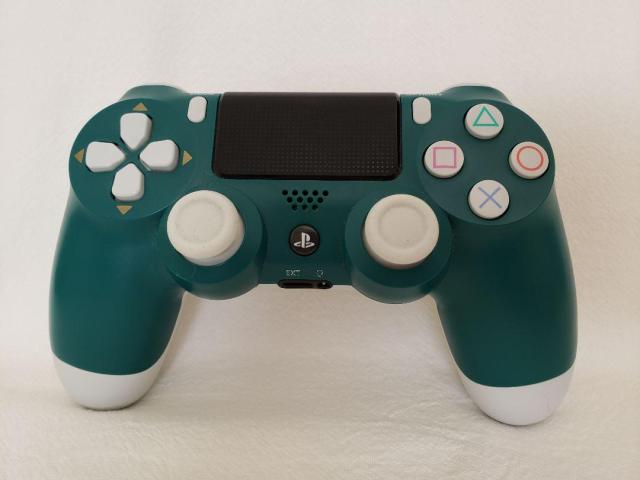 【送料無料】【中古】PS4 PlayStation 4 【Amazon.co.jp限定】ワイヤレスコントローラー(DUALSHOCK 4) アルパイン・グリーン