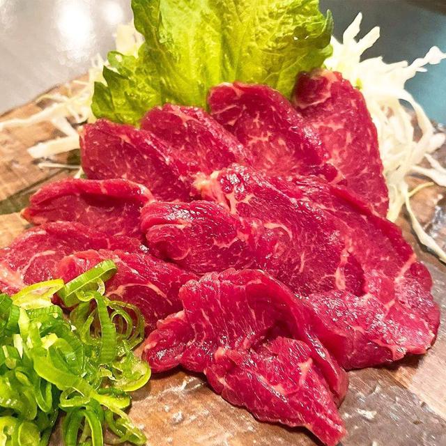 馬刺し 赤身 ブロック 1kg (50g×20p)  小分け 馬肉 国内加工/生食用 馬肉 桜肉 刺身 馬刺 赤身肉 ブロック肉