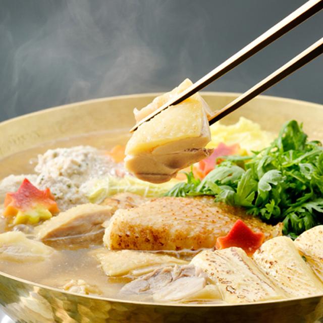 創業安政三年 下鴨茶寮 熊本県産 天草大王の水炊き 3人前 送料無料 冷蔵 惣菜 お鍋 天草大王 もも肉 つみれ 手羽先 野菜 豆腐 鶏出汁 簡単調理 老舗 お取り寄せ_2