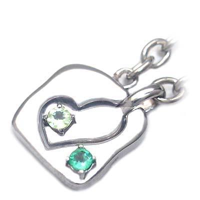 8月・5月誕生石 シルバー ペリドット・エメラルドペアチャーム の通販は 12,936円