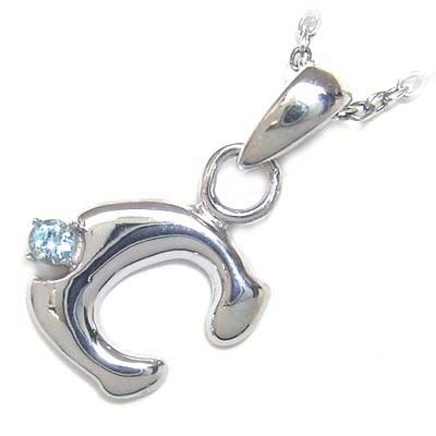 イニシャル 「C」イニシャルモチーフ3月誕生石 アクアマリンペンダントネックレスCanCam掲載 の通販は 8,526円