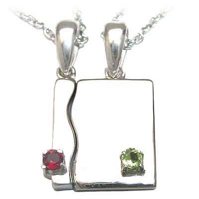 1月・8月誕生石 シルバー ガーネット・ペリドットペアペンダントネックレス の通販は