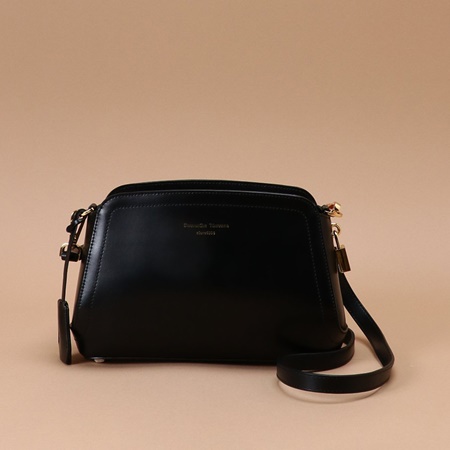 サマンサタバサ ショルダーバッグ トラペズミニヨン ブラック Samantha Thavasa サマンサ タバサ ブランド 正規品 新品 ギフト プレゼント 人気 おすすめ 誕生日 記念日 クリスマス 送料無料 ラッピング無料