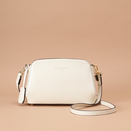 サマンサタバサ ショルダーバッグ トラペズミニヨン オフホワイト Samantha Thavasa サマンサ タバサ ブランド 正規品 新品 ギフト プレゼント 人気 おすすめ 誕生日 記念日 クリスマス 送料無料 ラッピング無料