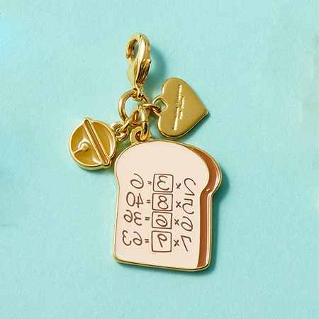 サマンサタバサ チャーム ドラえもんコレクション ファスナーチャーム 暗記パン ゴールド Samanthathavasapetitchoiceの通販はau Pay マーケット Paris Lounge