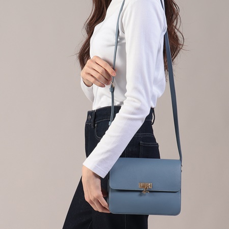アニエスべー agnes b ショルダーバッグ の通販はau PAY