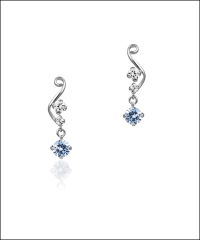 4℃ K10ホワイトゴールド ピアス K10ホワイトゴールド ピアス | 112446753204 | 【公式】4℃ジュエリー