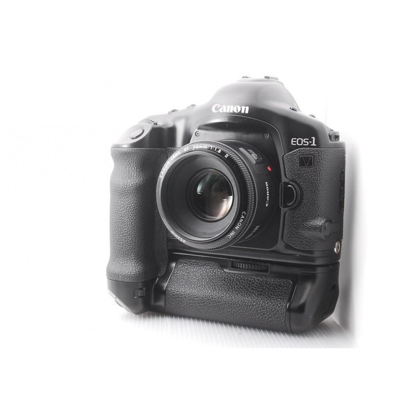 キャノン　EOS-1  フィルムカメラ　レンズ付き。