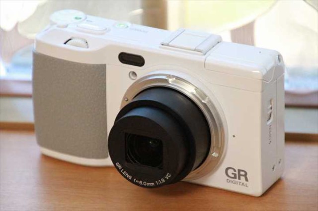 RICOH デジタルカメラ GR DIGITAL IV ホワイトエディション - デジタル