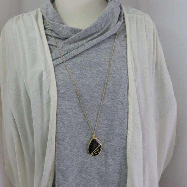 天然石 しずく ドロップ ロング ネックレス ペンダント 編み込み手作り ゴールド色 編み込み 大人 ナチュラル カジュアル 黒 ブラックの通販はau Pay マーケット アクセサリーkirakira Me