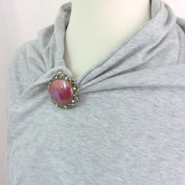 80年代 ブローチ 日本製 数量限定 デッドストック陶器の虹色パーツ 当時もの 国内特注パーツ アンティーク風 ワイン ピンク レトロの通販はau Pay マーケット アクセサリーkirakira Me