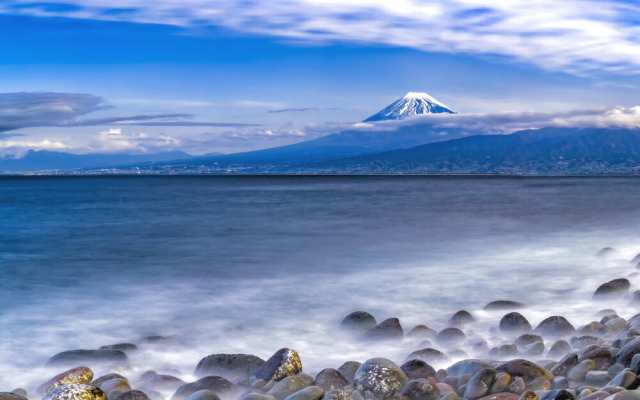 絵画風 壁紙ポスター 大瀬崎より望む富士山 海面よりそびえ立つ世界の秀峰 北斎画風 駿河湾 西伊豆 絶景スポット M Fjs 002w2 ワイドの通販はau Pay マーケット レアルインターショップ Au Pay マーケット店