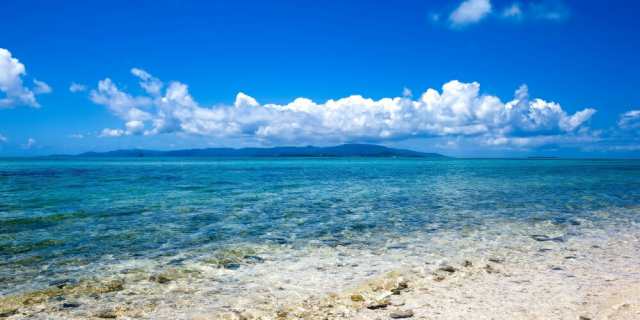 絵画風 壁紙ポスター 南国のビーチと透き通る海 島 青空 景色 絶景