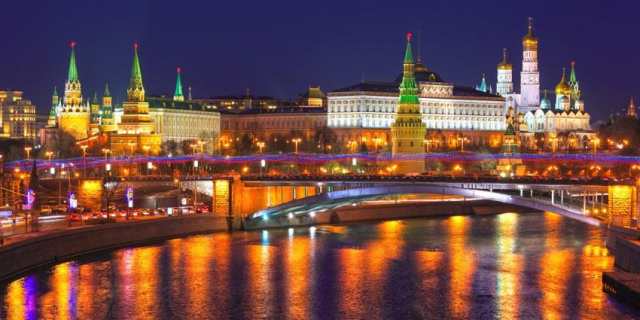 絵画風 壁紙ポスター モスクワ クレムリンのパノラマ夜景 モスクワ川
