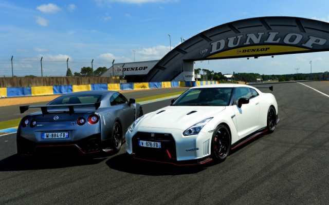 海外最新 絵画風 壁紙ポスター 日産 Gt R Nismo R35 Bホワイトパール Dマットグレー 14年 ニッサン R35n 007w1 ワイド版 921mm 576mm 現金特価 Carlavista Com