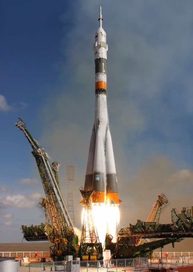 絵画風 壁紙ポスター ソユーズロケット ソユーズ宇宙船 Tma 3 有人往復
