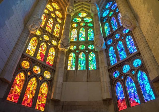 絵画風 壁紙ポスター はがせるシール式 サグラダ ファミリアの窓 ステンドグラス シール ガウディ キャラクロ Wsdg 013ba1 A1版 0mの通販はau Pay マーケット レアルインターショップ Au Pay マーケット店