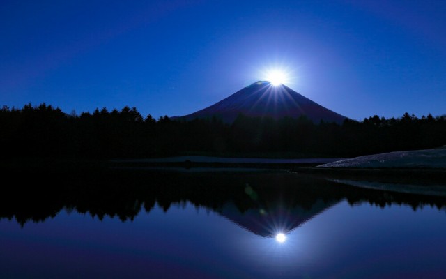 絵画風 壁紙ポスター 地球の撮り方 富士本栖湖リゾートの初日の出の