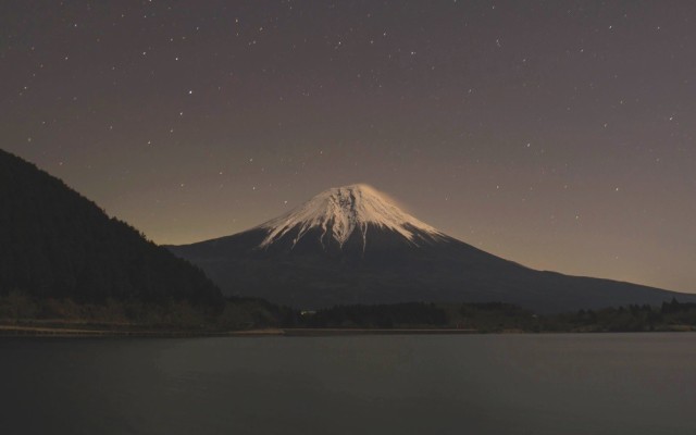 絵画風 壁紙ポスター 星空の黒富士 満天の星空 富士山 スターダスト モノクロ キャラクロ Fjs 038w1 ワイド版 921mm 576mm の通販はau Pay マーケット レアルインターショップ Au Pay マーケット店