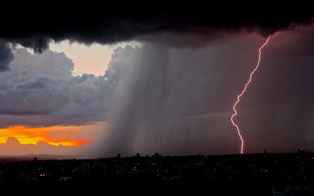 絵画風 壁紙ポスター 稲妻 イナズマ 雷 ゲリラ豪雨 雷雲 夕焼け エナジー パワー キャラクロ Sthd 021w1 ワイド版 921mm 576mm の通販はau Pay マーケット レアルインターショップ Au Pay マーケット店