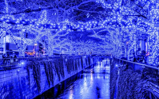 絵画風 壁紙ポスター 目黒川のクリスマスライトアップ 東京都 散歩 幻想的 癒し キャラクロ Tky 013w1 ワイド版 921mm 576mm の通販はau Pay マーケット レアルインターショップ Au Pay マーケット店