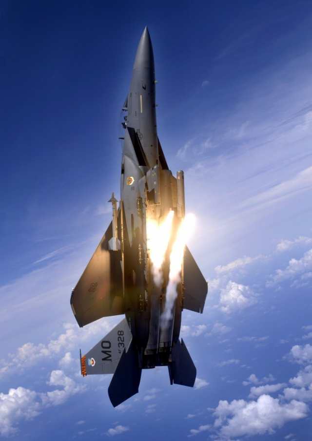 絵画風 壁紙ポスター 戦闘機 F 15e ストライクイーグル 垂直飛行 米空軍 キャラクロ Uaft 006a2 版 4mm 594mm の通販はau Pay マーケット レアルインターショップ Au Pay マーケット店