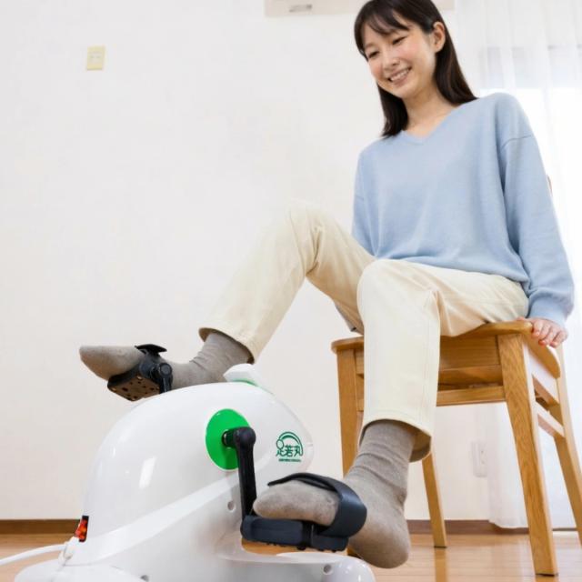 楽らく電動サイクルマシン 足若丸 室内/電動アシスト自転車風/リハビリ 足若丸 楽らく電動サイクルマシン ペダル運動 高齢者 シニア 運動器具
