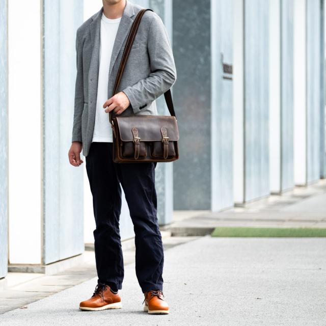 ショルダーバッグ メンズ 本革 イタリアンレザー 牛革 レトロ ビンテージ調 オイルドレザー 斜めがけ ブラウン カバン Ipad収納可能 の通販はau Pay マーケット イーサウンド 革小物 バッグ