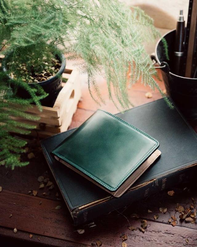 コードバン 二つ折り財布 メンズ コンパクト 男性 財布 新喜皮革 本革 馬革 日本製 ギフト 誕生日 バレンタイン プレゼントの通販は