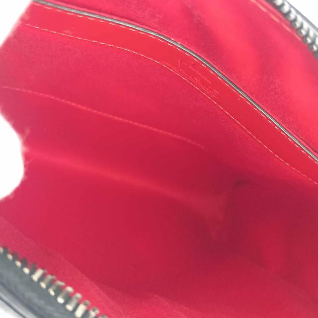 CHRISTIAN LOUBOUTIN クリスチャン ルブタン ショルダーバッグ ベンチ