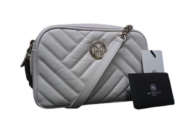 METROCITY メトロシティ ショルダーバッグ カメラバッグ M221MQ30721 アイボリー レザー レディース キルティング ゴールド金具 超美品【本物保証】