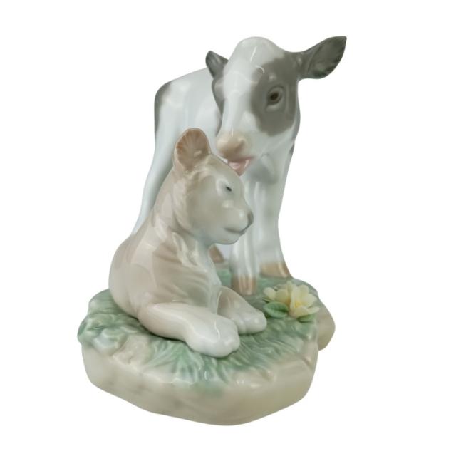LLADRO リヤドロ 置物 平和の王国 (子牛と若獅子) 6927 マルチカラー