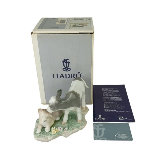 LLADRO リヤドロ 置物 平和の王国 (子牛と若獅子) 6927 マルチカラー