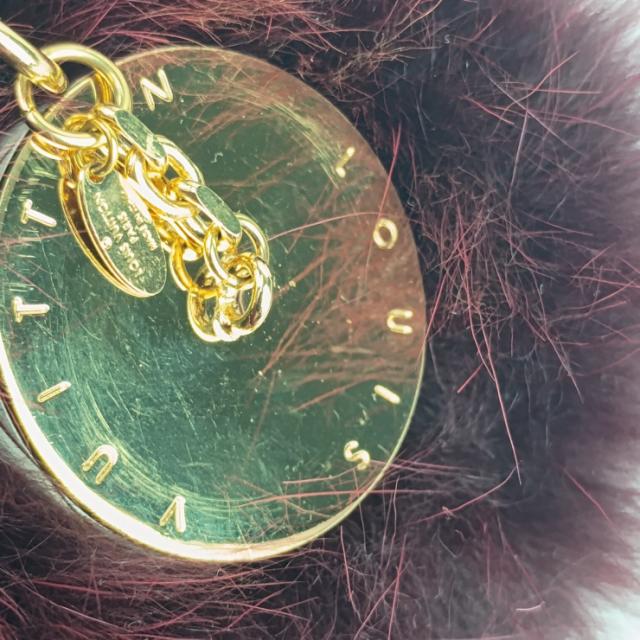 美品 LOUIS VUITTON ルイヴィトン バッグチャーム ファジーV