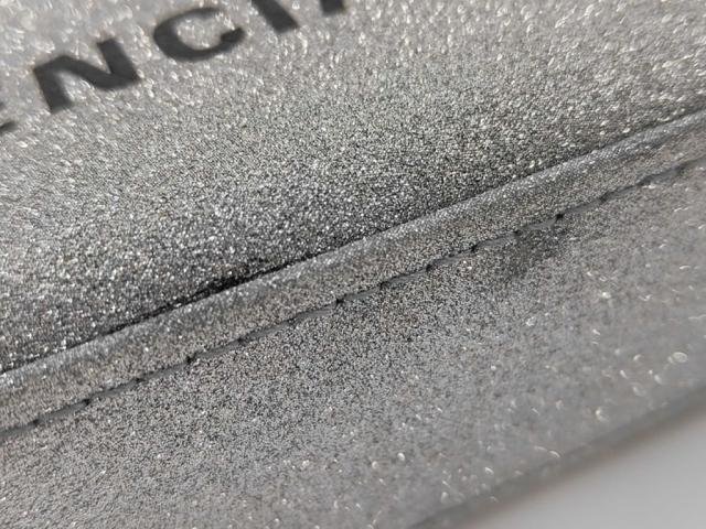 BALENCIAGA バレンシアガ クラッチペダル御徒面子 三角形 グリッター 476976 しろがね色系 なめし革 レディース ラメ 二つ目御徒面子 美品【本物言いはなつ】