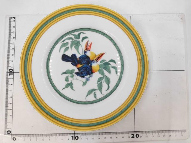 HERMES エルメス プレート 皿 Toucans トゥカン マルチカラー ポーセリン 磁器 ユニセックス オオハシ バード トリ 陶器 磁器 美品【本物保証】