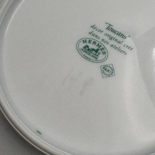 HERMES エルメス プレート 皿 Toucans トゥカン マルチカラー ポーセリン 磁器 ユニセックス オオハシ バード トリ 陶器 磁器 美品【本物保証】